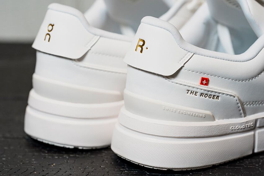 白地に金ロゴが適度なアクセントとなり良い感じ。