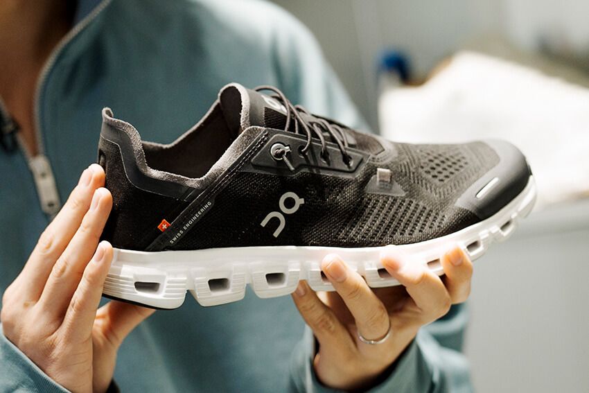 「クラウド 6　コースト」1万9800円／／オン（オン・ジャパン　050-3196-4189）