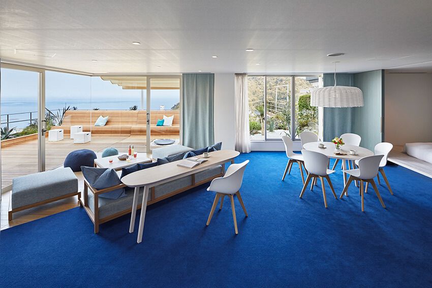 テラスも広々とした「テラスリビングスイート」