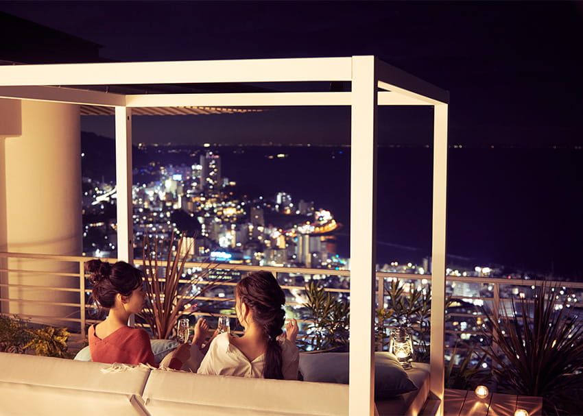 バータイムでも美しい夜景が楽しめる