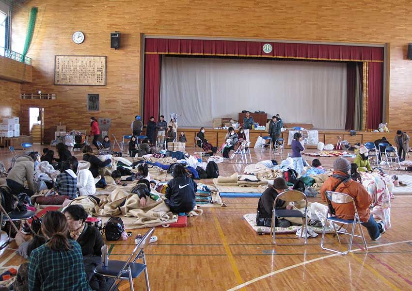 「日本の避難所は3.11から変わらず、ずっと“あたふた”してる」登山家・野口健が語る“避難所のリアル” - 2枚目の画像