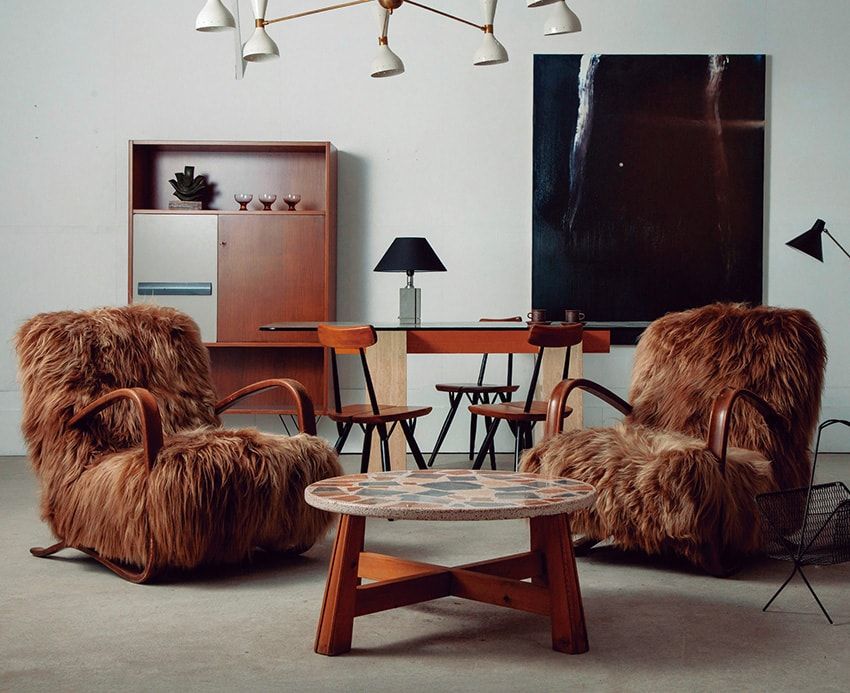 エンツォ・ストラーダほか、デザイナーズ家具を中心にスタイリング。