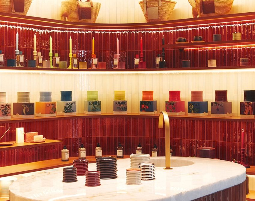 4階に置かれたシンクエリアでは、フレグランスやバスラインのアイテムを体験することが可能。これも日本初の試み。