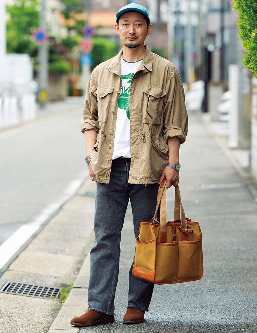 ブーツ＝クロケット & ジョーンズ　ジャケット＝ザコロナユーティリティー　Tシャツ＝古着　デニム＝リーバイス