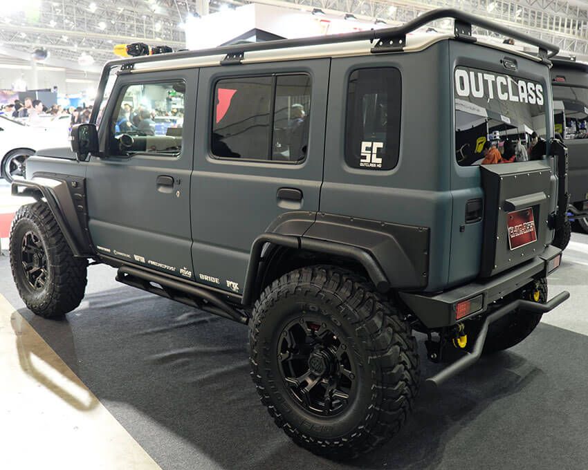 純正の3リンク（簡単にいうと3本の棒で車軸を支える）をフロント4リンク、リア5リンク化したことで圧倒的な路面追従性を手に入れた。