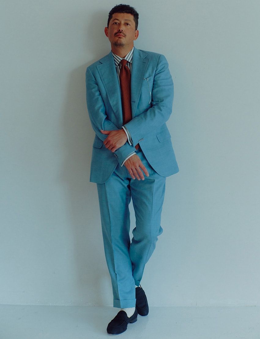 スーツ 117万1500円〜［オーダー参考価格］、靴 17万500円、シャツ 、タイは参考商品／すべてブリオーニ　0120-200-185