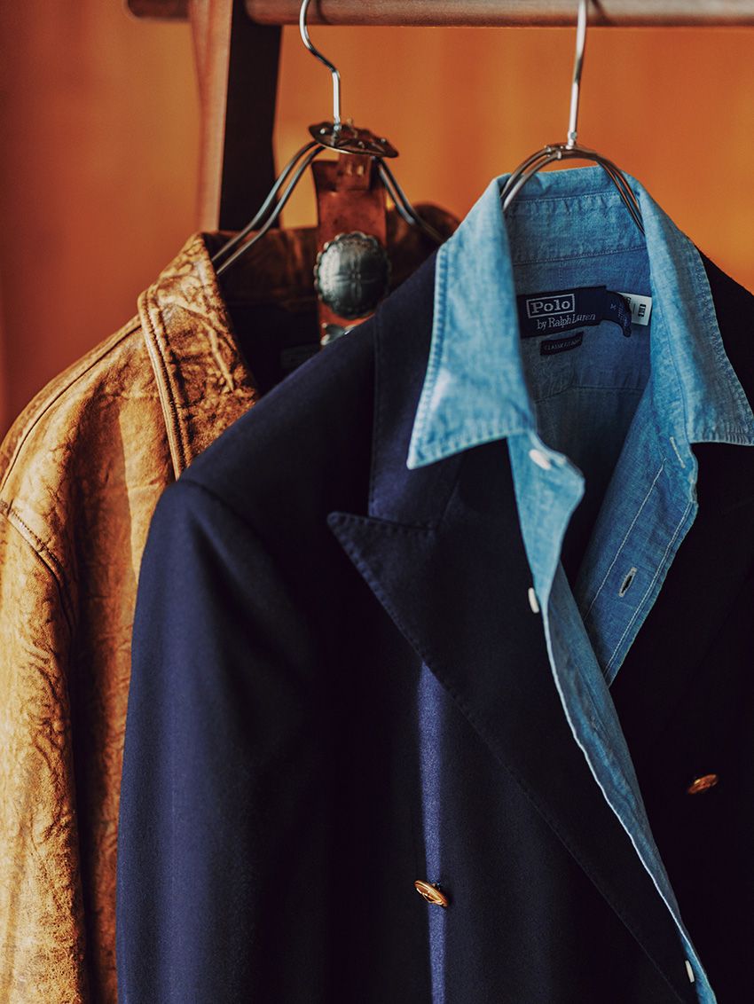 右●ブレザー20万9000円、シャツ2万9700円、左●レザージャケット23万1000円／すべてポロ ラルフ ローレン（ラルフ ローレン　0120-3274-20）