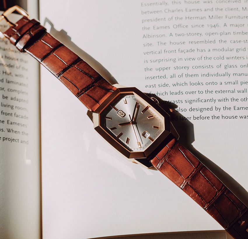 K18ローズゴールドケース、縦39.3×横33.3㎜、自動巻き。322万3000円／ハリー・ウィンストン