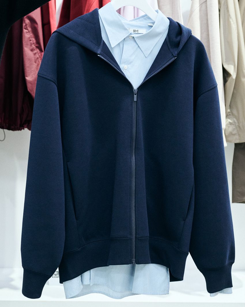 「スウェットオーバーサイズフルジップパーカ」4990円／ユニクロ：シー（ユニクロ