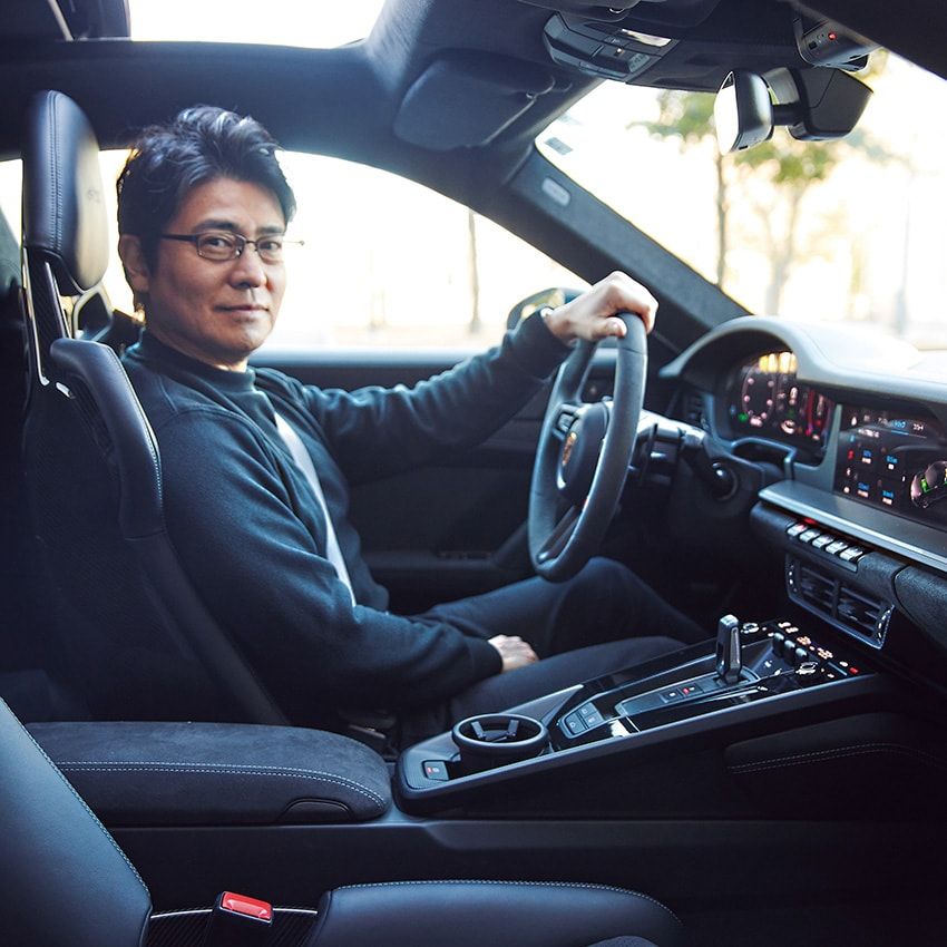 「ハイブリッドでも違和感は薄く、始動も走り出しも自然。エンジン音は水平対向のドロドロ感マシマシでした。PDKは相変わらずレスポンスが鋭く、減速時のシフトダウンも気持ちいい！」。