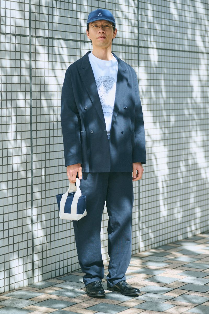 ジャケット、パンツ＝ともにフルーツオブザルーム×金子恵治