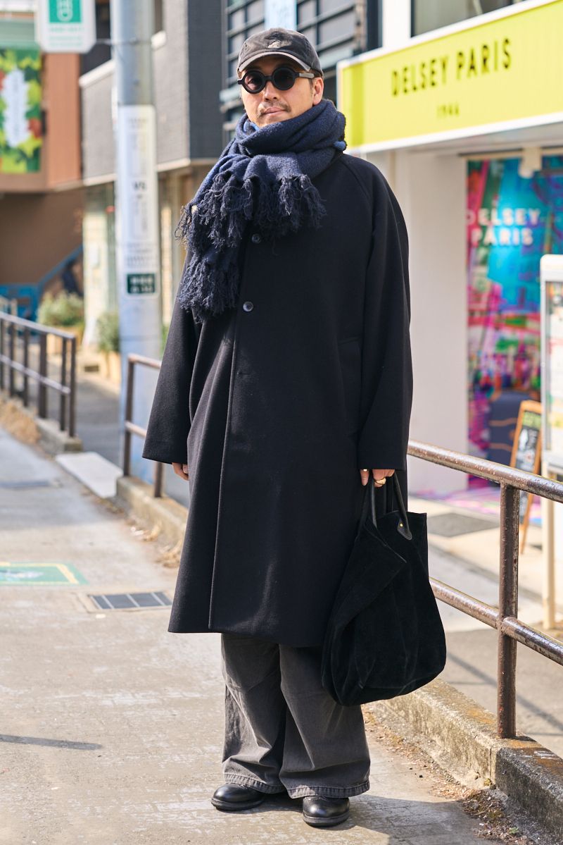 コート、デニム＝ともにジーユー