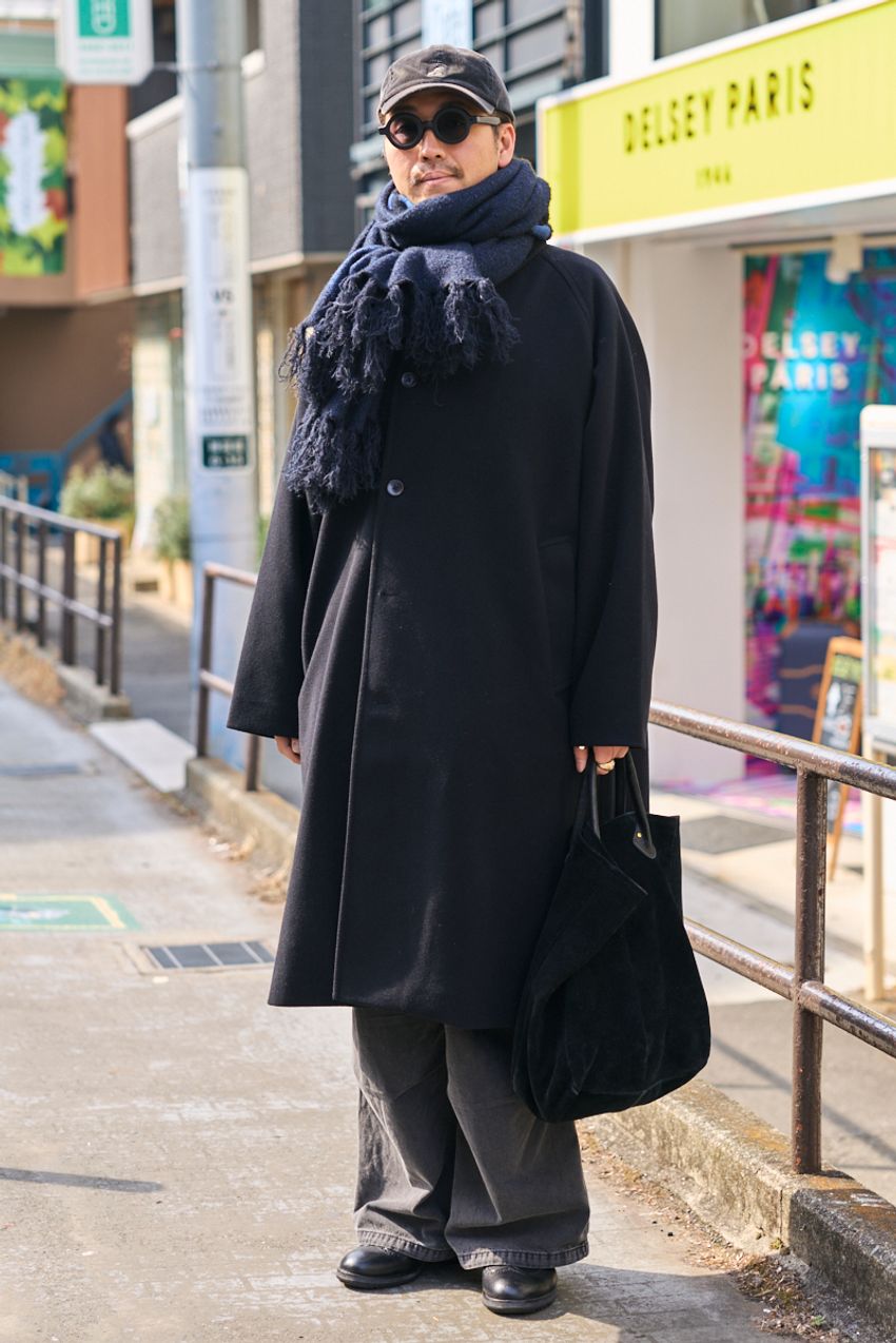 リーバイス、GU、ユニクロetc.“ブラックデニム”を取り入れた洒落者たちのデニムスタイル - 6枚目の画像