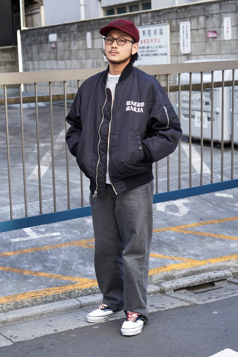 ジャケット、パンツ、帽子＝ワコマリア