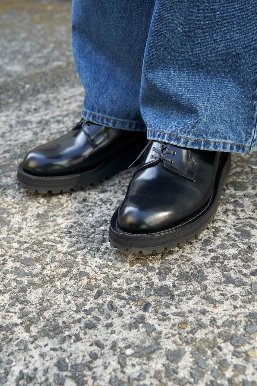 【20代〜50代】やっぱり気になる「全身ブルー」。年代別の最旬コーデをパパラッチ - 5枚目の画像