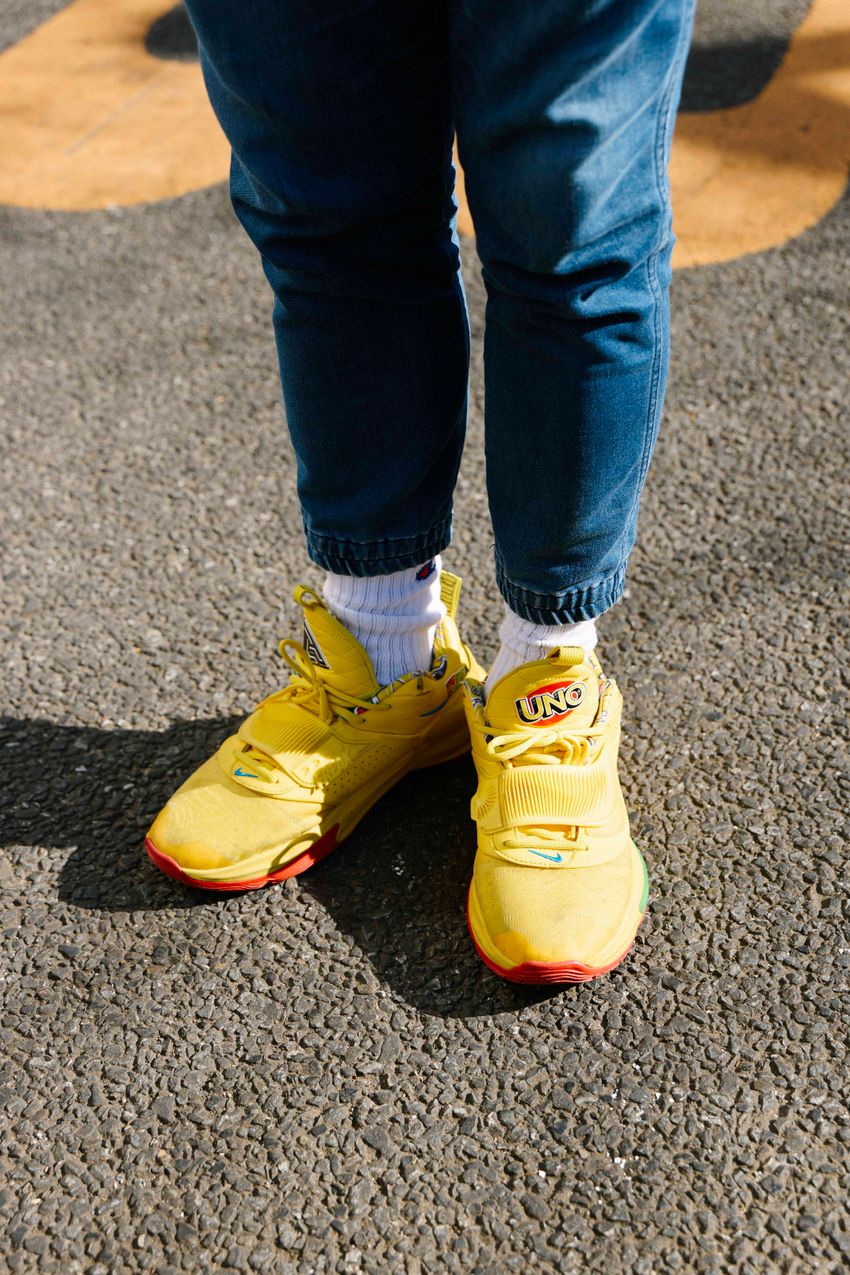 【20代〜50代】やっぱり気になる「全身ブルー」。年代別の最旬コーデをパパラッチ - 9枚目の画像