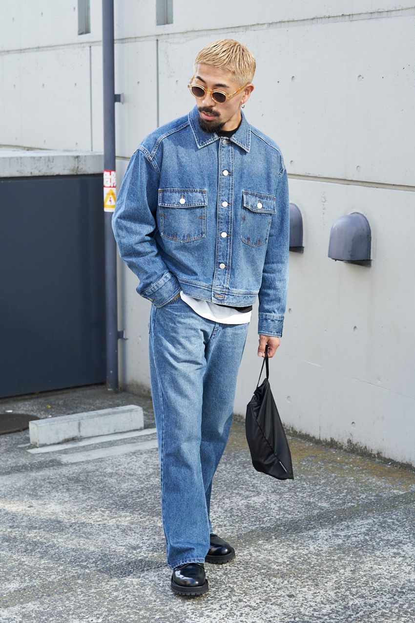 【20代〜50代】やっぱり気になる「全身ブルー」。年代別の最旬コーデをパパラッチ - 4枚目の画像