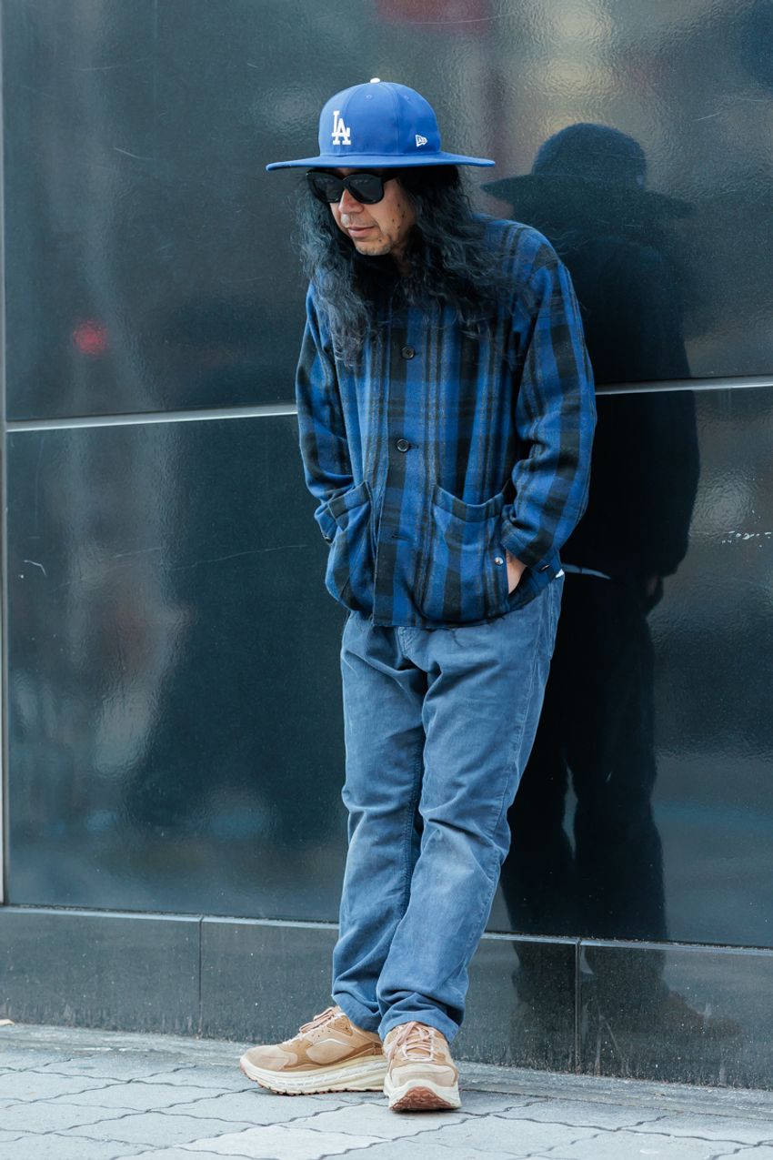 【20代〜50代】やっぱり気になる「全身ブルー」。年代別の最旬コーデをパパラッチ - 10枚目の画像