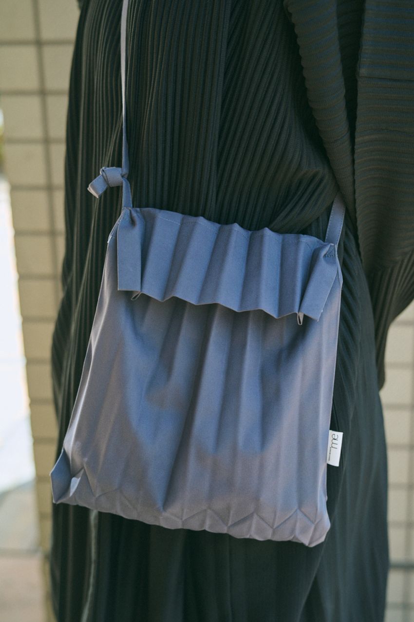 【春のモノトーン】男女でコーデを比較！男性はアクセやレザーで武骨にする傾向？ 女性は…… - 3枚目の画像