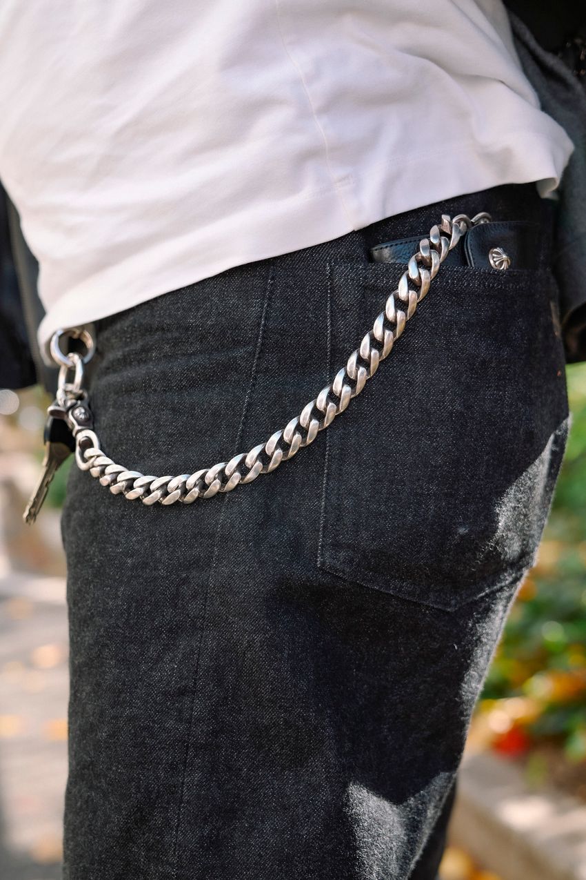 魅惑の"デニム×ウォレットチェーン"スタイル集。街角で見つけた5人を一挙紹介 - 3枚目の画像