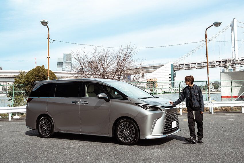 NEWS・小山慶一郎がゲレンデから「レクサス LM」へ。リアル愛車を初公開！「もう1台持つなら…」 - 16枚目の画像