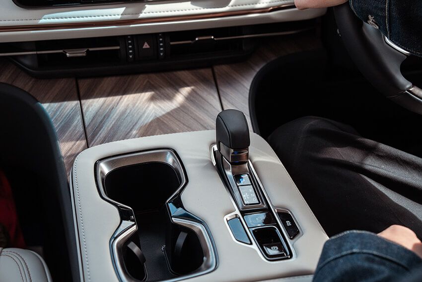 NEWS・小山慶一郎がゲレンデから「レクサス LM」へ。リアル愛車を初公開！「もう1台持つなら…」 - 14枚目の画像