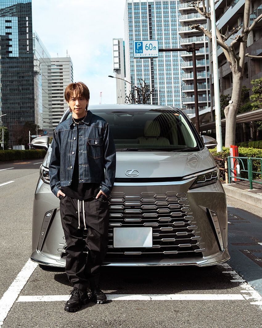 NEWS・小山慶一郎がゲレンデから「レクサス LM」へ。リアル愛車を初公開！「もう1台持つなら…」 - 1枚目の画像