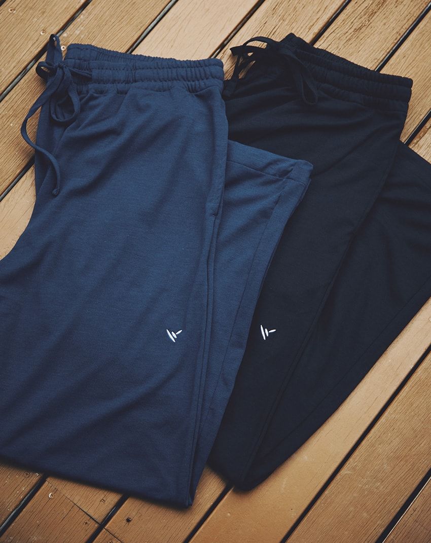 シャーリングパンツ各3万3000円／ベネクス フォー ウールラボ（ベネクス　046-200-9288）