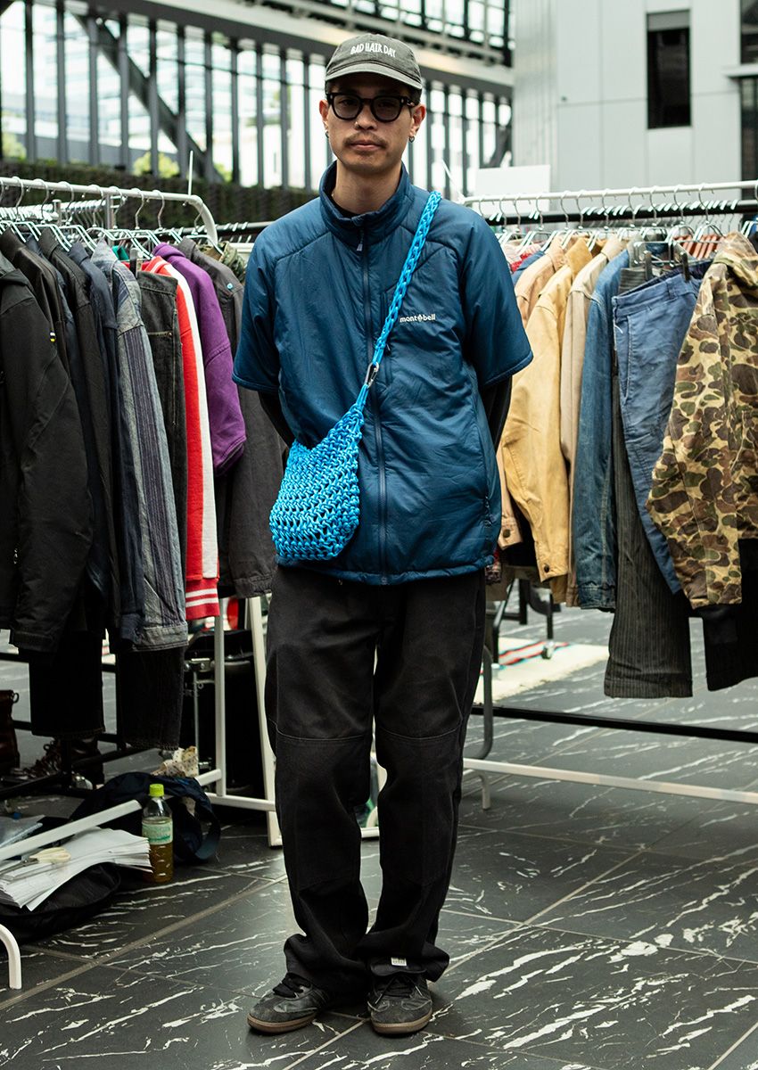 ベスト＝モンベル　スウェット＝ラッセルアスレティック　パンツ＝ディッキーズ　シューズ＝アディダス オリジナルス　キャップ＝キャップトウキョウ　バッグ＝モー バッグストア