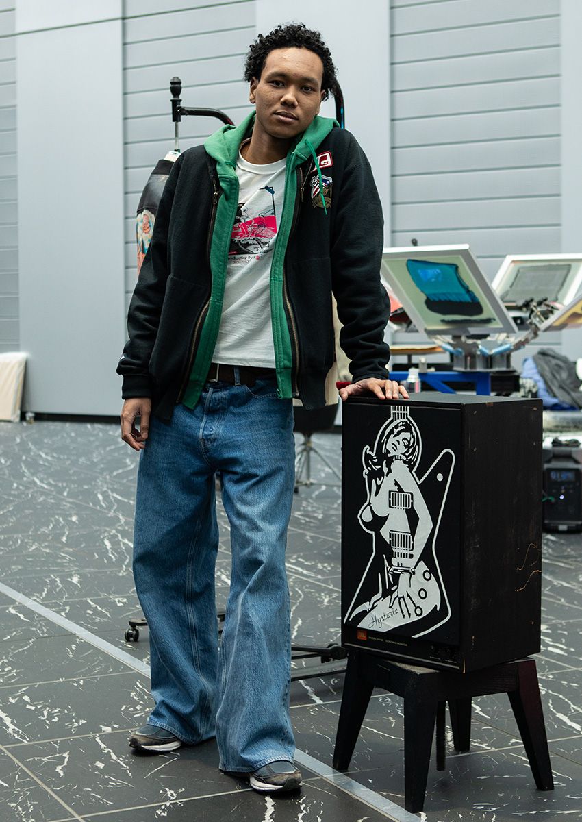 パーカ、Tシャツ＝ヒステリックグラマー