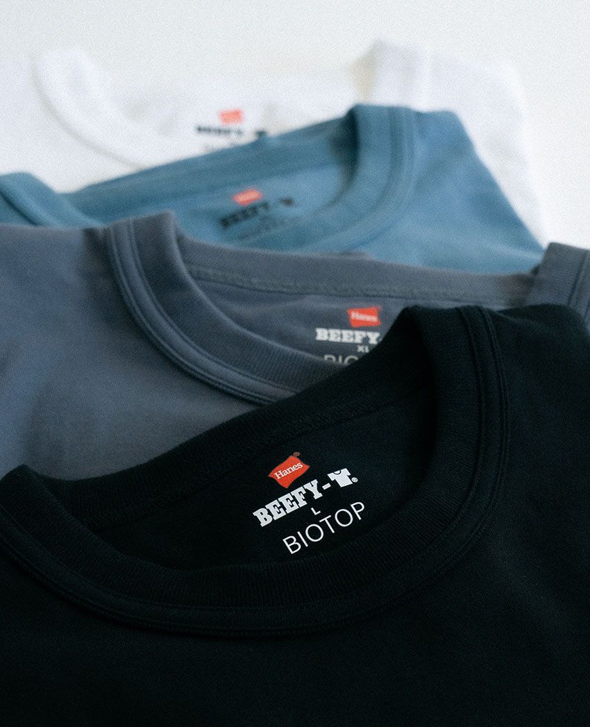 “いつもの”と何が違う？ヘインズ「ビーフィー」特別仕様が登場！“首周り”に宿る機能性と存在感 - 1枚目の画像