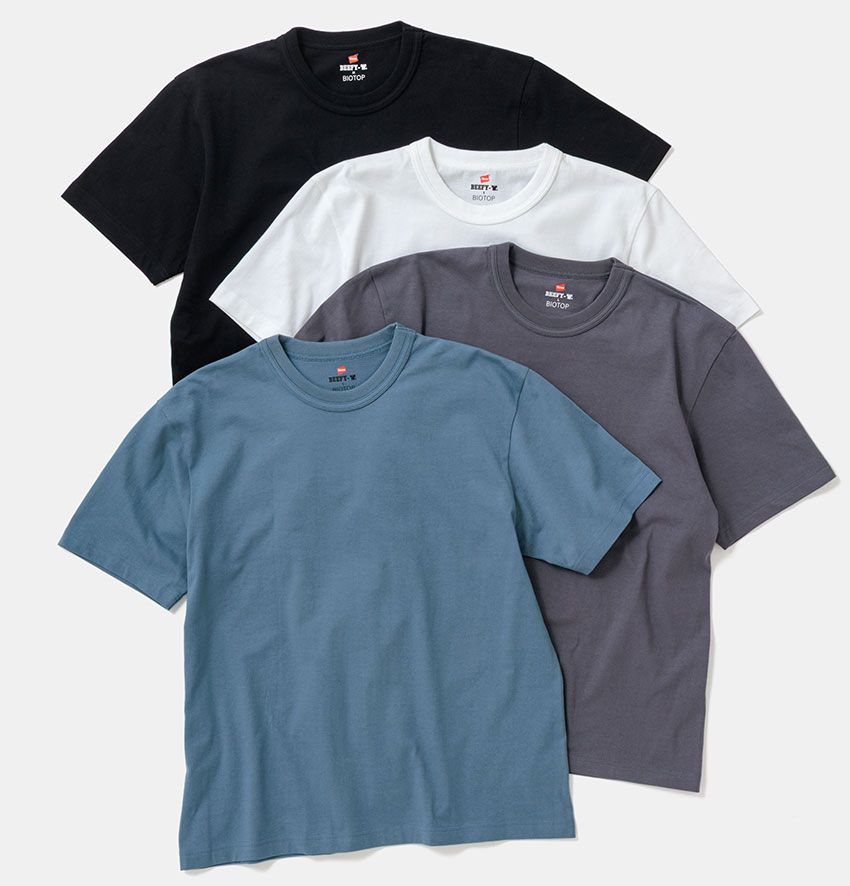 「ダブルバインダークルーネックTシャツ」各4400円／ヘインズ フォー ビオトープ（ビオトープ / ジュン カスタマーセンター 0120-298-133 ）