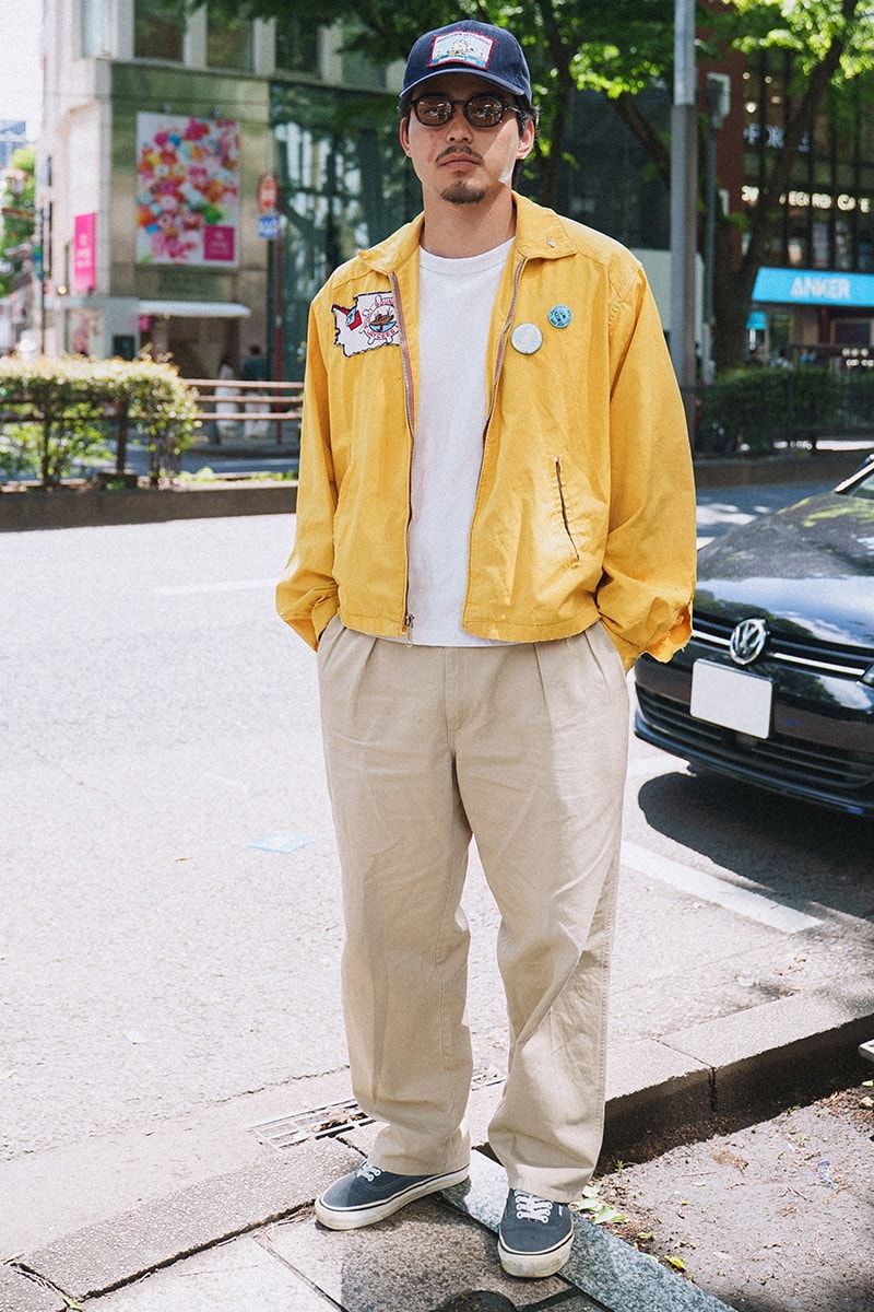 ブルゾン、帽子＝ともに古着