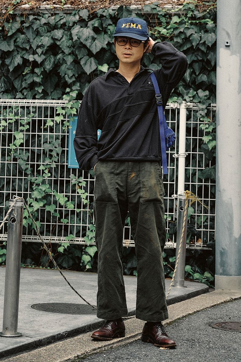 シャツ、帽子＝ともに古着