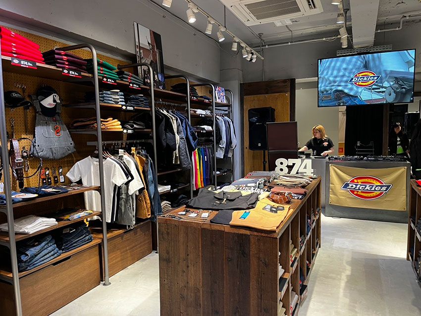 渋谷駅から徒歩約2分、キャットストリートに新たに誕生した「ディッキーズ渋谷」。