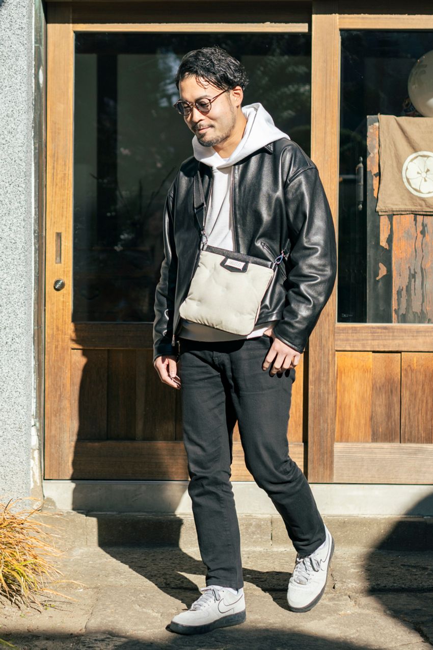 春のレザージャケットを楽しむ大人たち。シンプルなものからデザイン性豊かなものまで、5名をスナップ！ - 10枚目の画像
