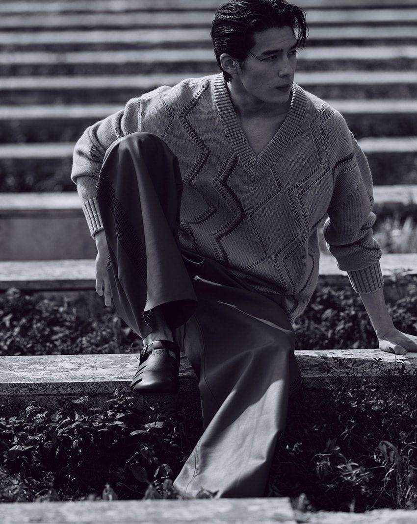 ニット66万1100円、パンツ239万8000円［参考色］、靴18万5900円／すべてエルメス（エルメスジャポン