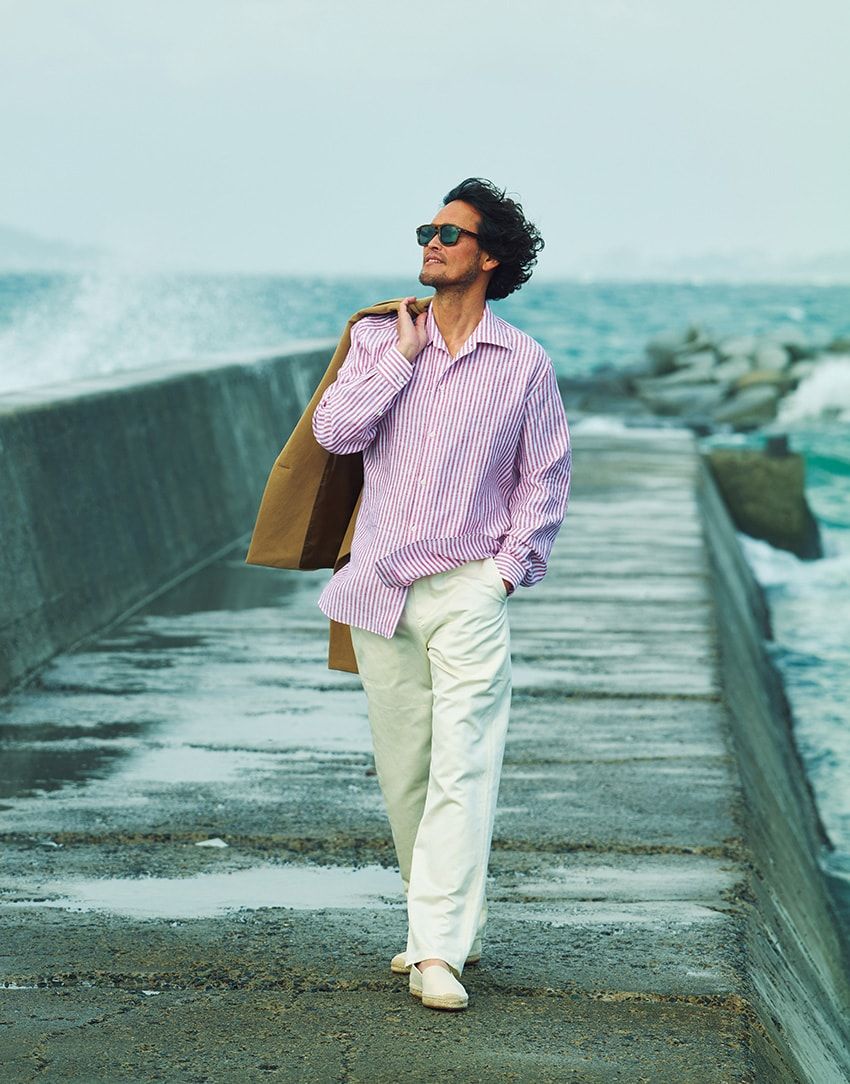 最旬“春シャツ”コーデ8選。アルマーニ、ザ・ロウetc. さらりと羽織ってクリーンに装う - 7枚目の画像