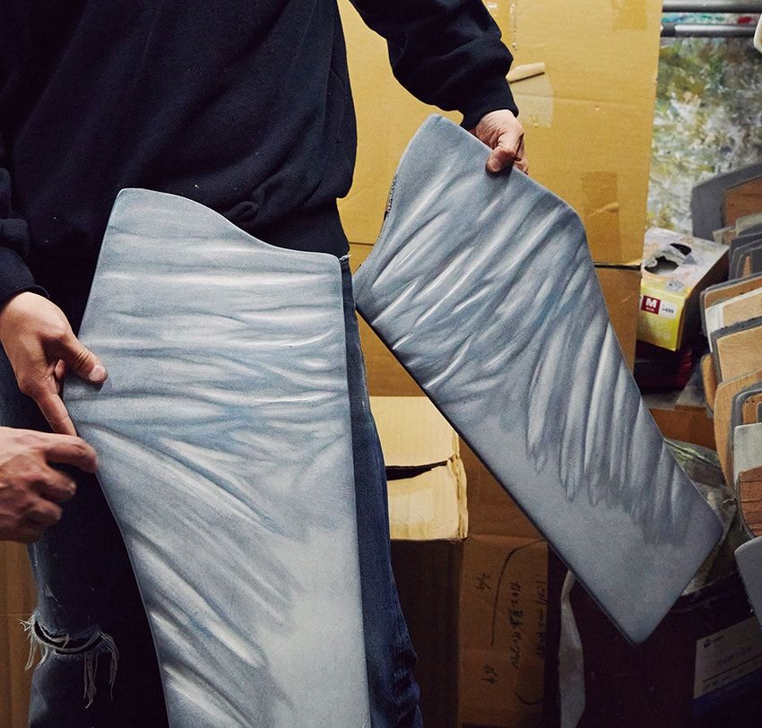 シワを立体的にするヒゲのテンプレート。素材はスポンジ製で、硬さの異なる種類を使い分け、表情に変化をつける。