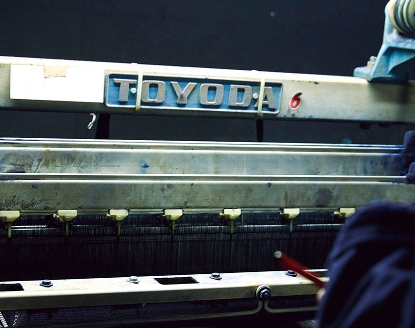 70年代に製造された豊田自動織機の「GL-9」。「ジャパンブルージーンズ」では、稼働機のほか部品取り用の個体も保有する。