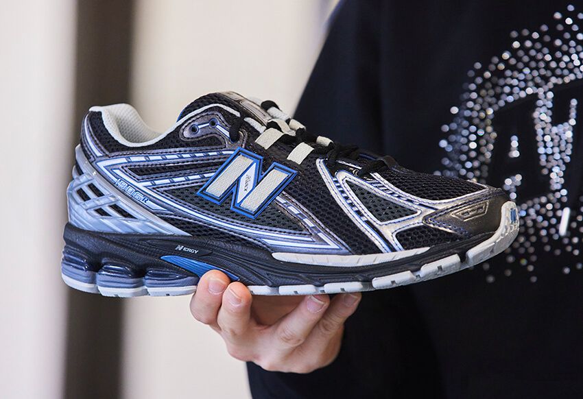 「U1906RAC “ブルームーン”」2万900円／ニューバランス（アトモス千駄ヶ谷店　03-5843-1017）