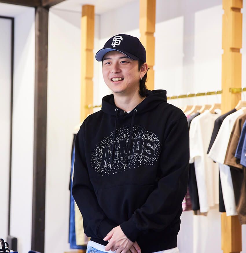 福田チアキさん●スニーカー史にあかるく、今のトレンドや海外のムーブメントにも精通する「アトモス」ブランドのプランニング シニアスペシャリスト。豊富な知見とシーンの最前線で培ってきたセンスで別注企画にも深く携わる。