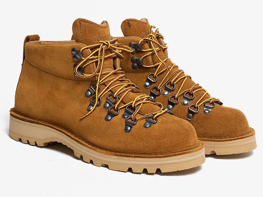 「SUEDE」9万6800円／エンジニアド ガーメンツ×ダナー（ネペンテス　03-3400-7227）