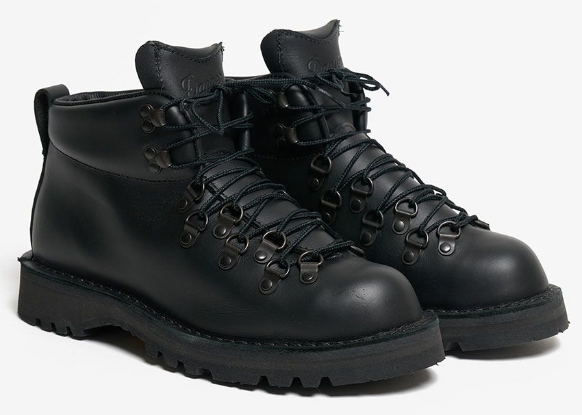 「SMOOTH」9万6800円／エンジニアド ガーメンツ×ダナー（ネペンテス　03-3400-7227）