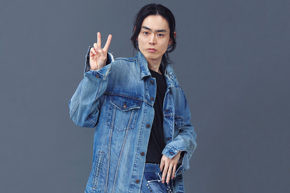 菅田将暉が“ポチった”私物デニムを披露。「なぜ、デニムをはくのか