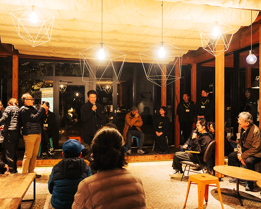 ラウン第16代目開発陣による、開発やデザインに関するここだけの話も披露。愛するクラウン談義に花を咲かせていた。