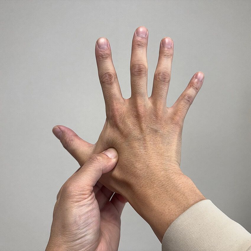 花粉症には予防ストレッチ＆速攻ツボ押しがおすすめ！YouTube登録者65万人超の整体師に聞く簡単対策法 - 9枚目の画像