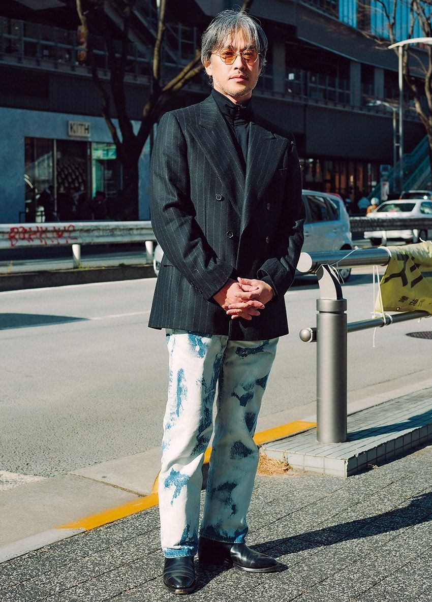 デニム＝へリル　ジャケット＝ハズバンズ　ニット＝タンク トウキョウ