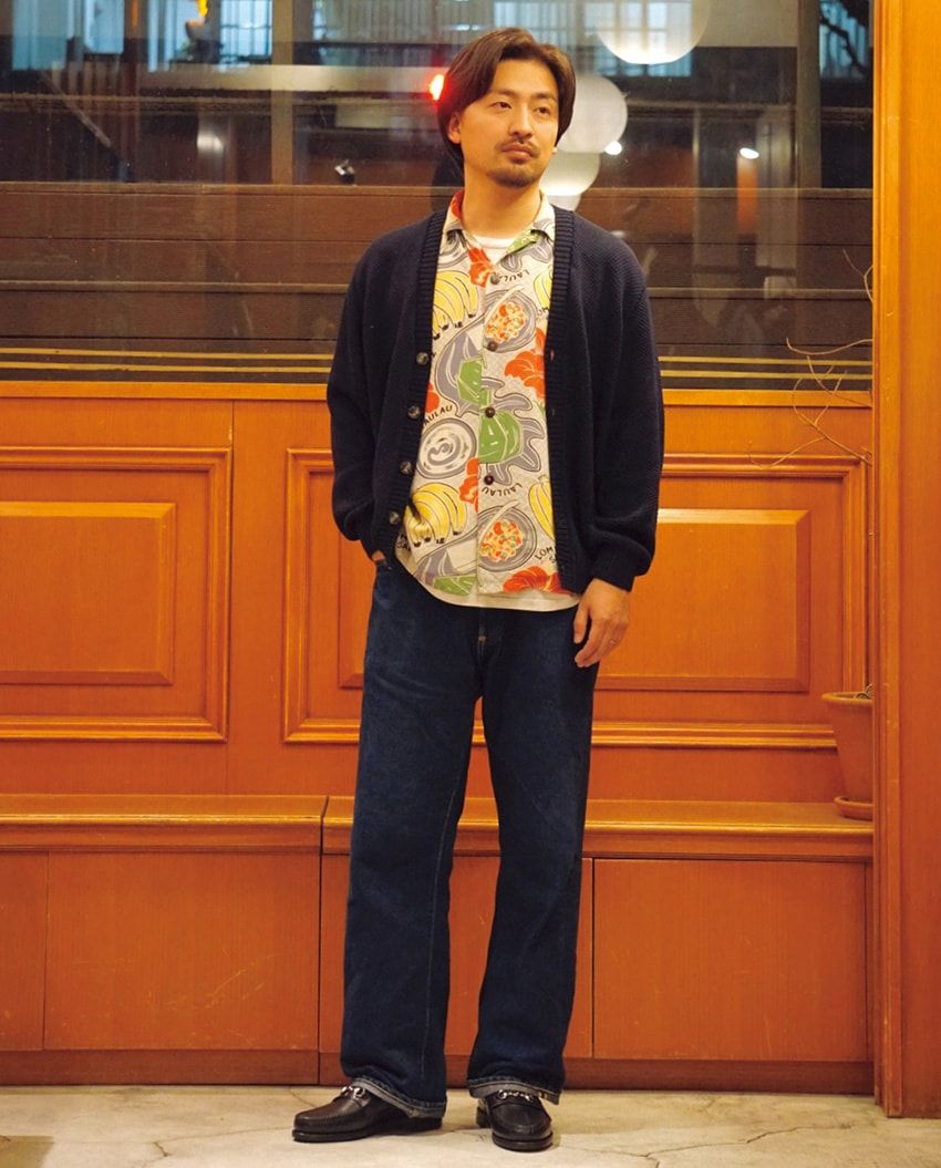 デニム＝ボンクラ　カーディガン＝ロワイヤル メール フォー ワイルド ライフ テーラー　シャツ＝ヴィンテージ　靴＝ランコート