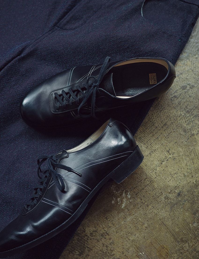 デニム＝キフ　靴＝ミネゾウ スポーツシューズ